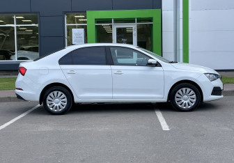 Подержанный автомобиль Skoda Rapid Liftback 2021 года (4 фото)