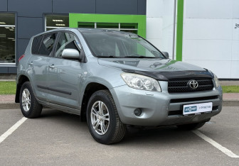 Подержанный автомобиль Toyota RAV4 2006 года (3 фото)
