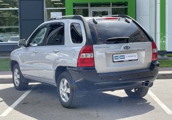 Подержанный автомобиль Kia Sportage 2006 года (7 фото)