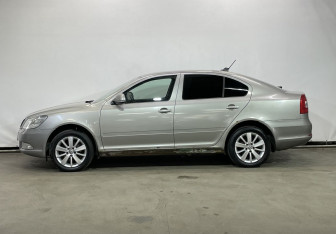 Подержанный автомобиль Skoda Octavia Liftback 2011 года (8 фото)