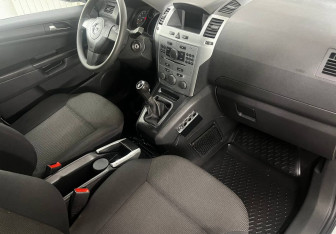 Подержанный автомобиль Opel Zafira Compactvan 2011 года (11 фото)