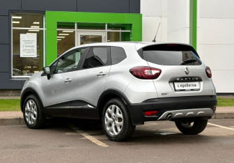Подержанный автомобиль Renault Kaptur 2016 года (7 фото)