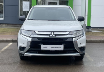 Подержанный автомобиль Mitsubishi Outlander 2018 года (2 фото)