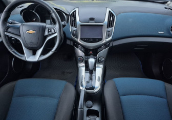 Подержанный автомобиль Chevrolet Cruze Wagon 2014 года (9 фото)