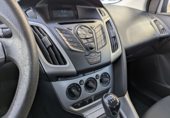 Подержанный автомобиль Ford Focus Sedan 2013 года (13 фото)