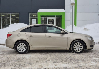 Подержанный автомобиль Chevrolet Cruze Sedan 2012 года (4 фото)