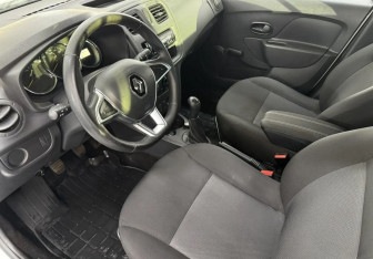 Подержанный автомобиль Renault Sandero 2020 года (9 фото)