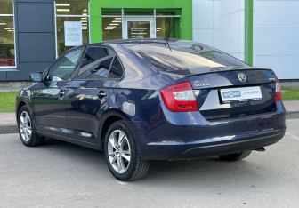 Подержанный автомобиль Skoda Rapid Liftback 2015 года (7 фото)