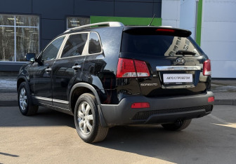 Подержанный автомобиль Kia Sorento 2009 года (7 фото)
