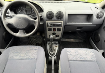 Подержанный автомобиль Renault Logan Sedan 2007 года (9 фото)