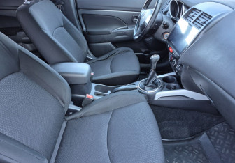 Подержанный автомобиль Mitsubishi ASX 2012 года (9 фото)