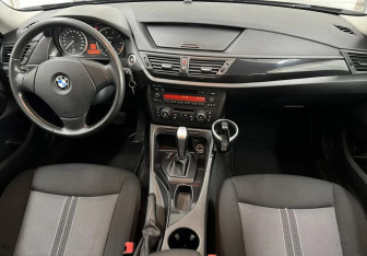Подержанный автомобиль BMW X1 2012 года (10 фото)
