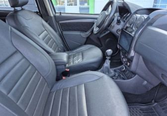 Подержанный автомобиль Renault Duster 2017 года (10 фото)