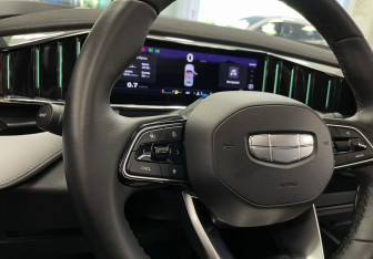 Подержанный автомобиль Geely Atlas 2024 года (12 фото)
