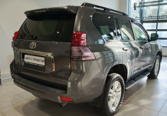 Подержанный автомобиль Toyota Land Cruiser Prado 2010 года (5 фото)