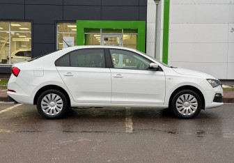 Подержанный автомобиль Skoda Rapid Liftback 2020 года (4 фото)