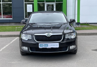 Подержанный автомобиль Skoda Superb Liftback 2012 года (2 фото)