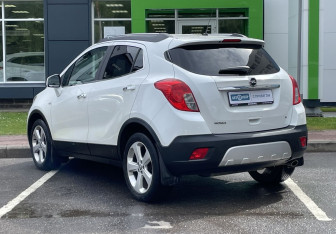 Подержанный автомобиль Opel Mokka 2013 года (7 фото)
