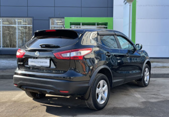 Подержанный автомобиль Nissan Qashqai 2016 года (5 фото)