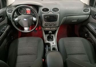 Подержанный автомобиль Ford Focus Hatchback 2009 года (9 фото)