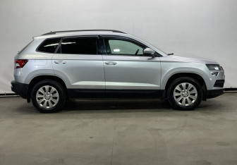 Подержанный автомобиль Skoda Karoq 2021 года (4 фото)