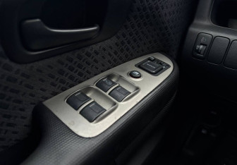 Подержанный автомобиль Honda CR-V 2002 года (14 фото)