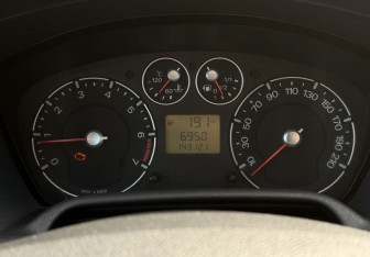 Подержанный автомобиль Ford Fusion 2006 года (12 фото)