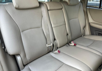 Подержанный автомобиль Toyota Highlander 2005 года (11 фото)