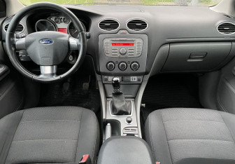 Подержанный автомобиль Ford Focus Hatchback 2009 года (11 фото)