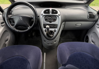 Подержанный автомобиль Citroen Xsara Picasso 2006 года (11 фото)