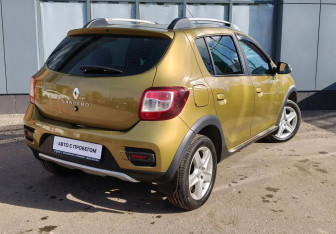 Подержанный автомобиль Renault Sandero 2016 года (4 фото)