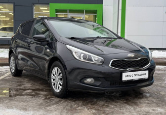 Подержанный автомобиль Kia Ceed Hatchback 2013 года (3 фото)