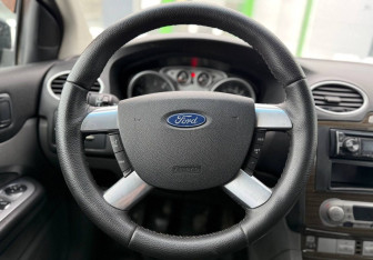 Подержанный автомобиль Ford Focus Sedan 2008 года (13 фото)