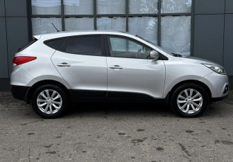 Подержанный автомобиль Hyundai ix35 2013 года (5 фото)