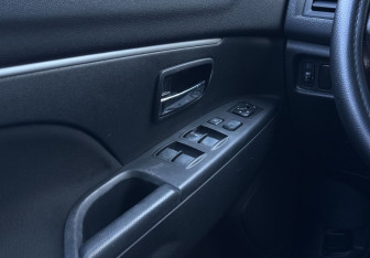 Подержанный автомобиль Mitsubishi ASX 2011 года (14 фото)