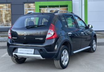 Подержанный автомобиль Renault Sandero 2014 года (5 фото)