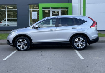 Подержанный автомобиль Honda CR-V 2013 года (8 фото)