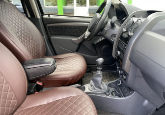 Подержанный автомобиль Renault Duster 2015 года (10 фото)