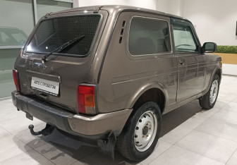 Подержанный автомобиль LADA (ВАЗ) 2121 (4x4) 2017 года (6 фото)