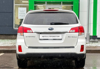 Подержанный автомобиль Subaru Outback Wagon 2011 года (6 фото)