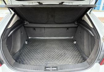 Подержанный автомобиль Chevrolet Cruze Hatchback 2013 года (14 фото)