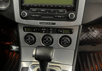 Подержанный автомобиль Volkswagen Passat Sedan 2010 года (13 фото)