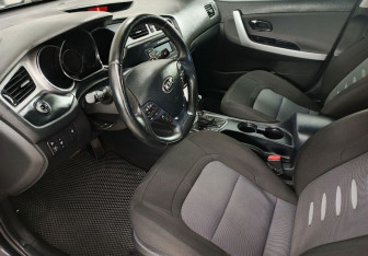 Подержанный автомобиль Kia Ceed Wagon 2015 года (8 фото)