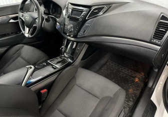 Подержанный автомобиль Hyundai i40 Wagon 2013 года (11 фото)