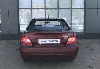 Подержанный автомобиль Daewoo Nexia Sedan 2009 года (7 фото)