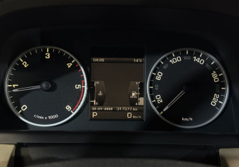 Подержанный автомобиль Land Rover Discovery 2010 года (12 фото)