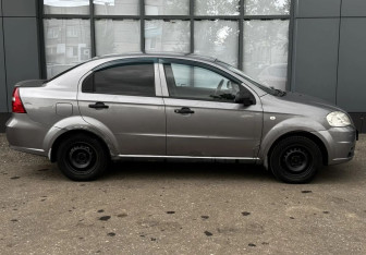 Подержанный автомобиль Chevrolet Aveo Sedan 2006 года (4 фото)