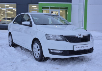 Подержанный автомобиль Skoda Rapid Liftback 2018 года (3 фото)