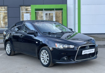 Подержанный автомобиль Mitsubishi Lancer Sedan 2011 года (3 фото)
