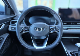 Подержанный автомобиль Geely Emgrand 2023 года (10 фото)